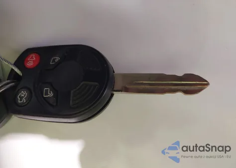 2010 Ford Escape Xls z USA, uszkodzony, nr VIN 1FMCU0C75AKB52349